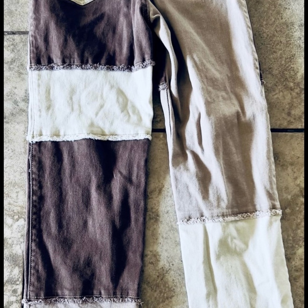 Hollister size 23 short brown patchy jeans like new super cute